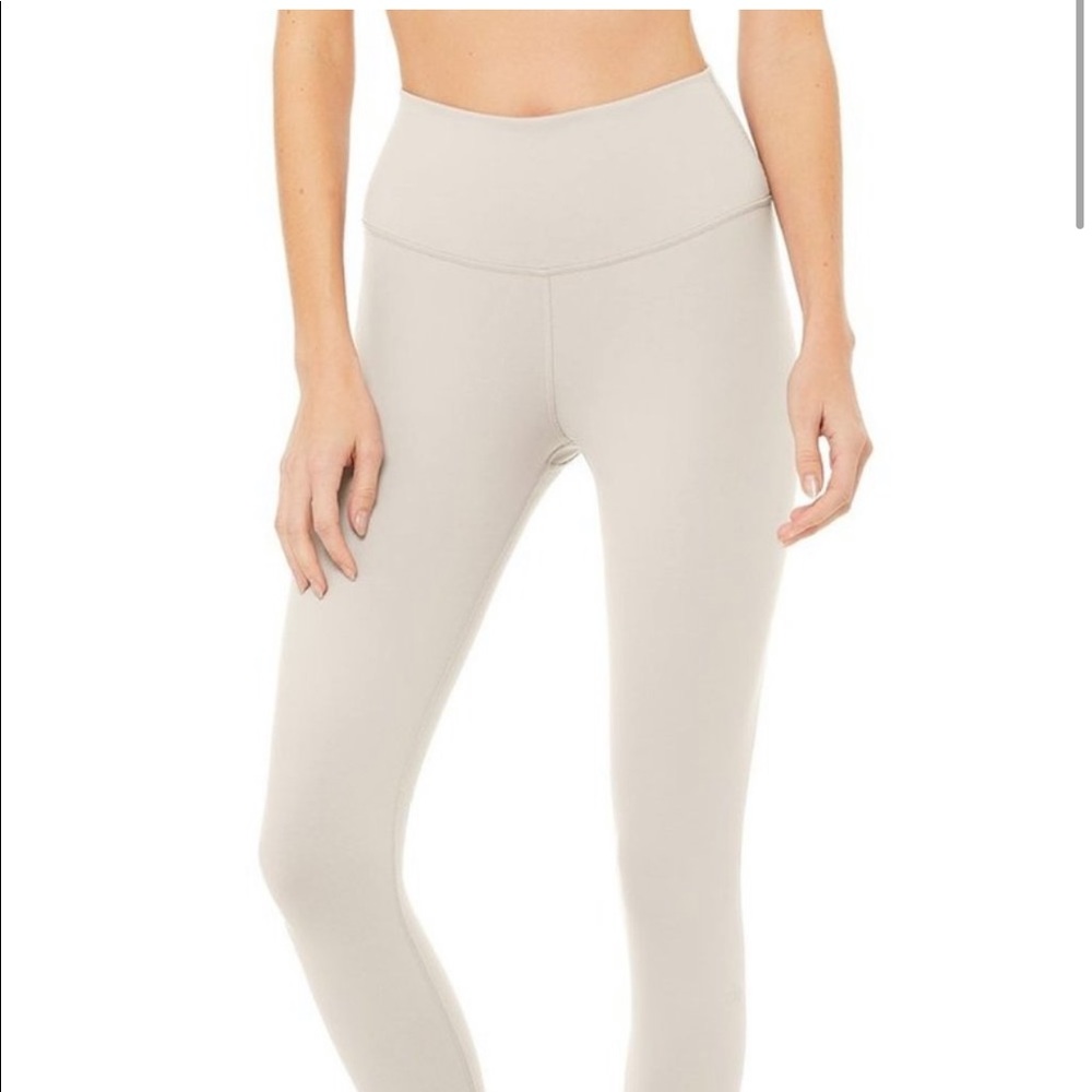 Alo 7/8 airbrush bone legging size small, GREAT CONDITION